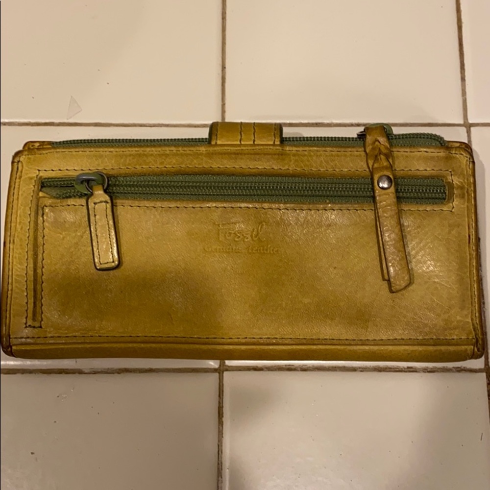 Fossil Wallet In Pre-Owned Condition - image 3
